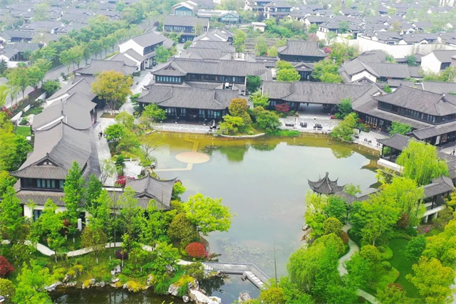 蓝城小镇 实景图在宝捷蓝城 鹿鸣小镇,以家人为核心,全龄,全时,全维为