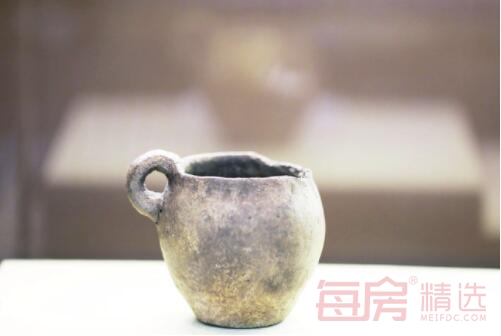 长春博物馆试运行 素面夹砂单耳陶杯