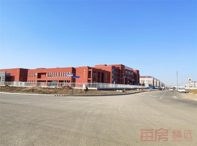 汽开区东风学校